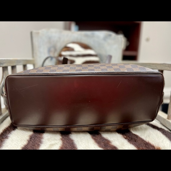 Authentic Chelsea Damier Tote - Picture 4 of 9